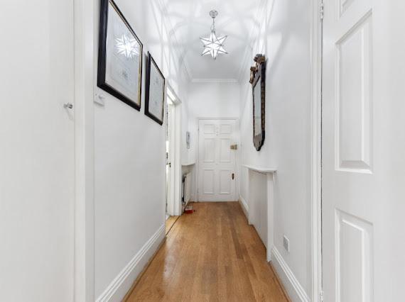 Chelsea Snug With Garden Apartment *